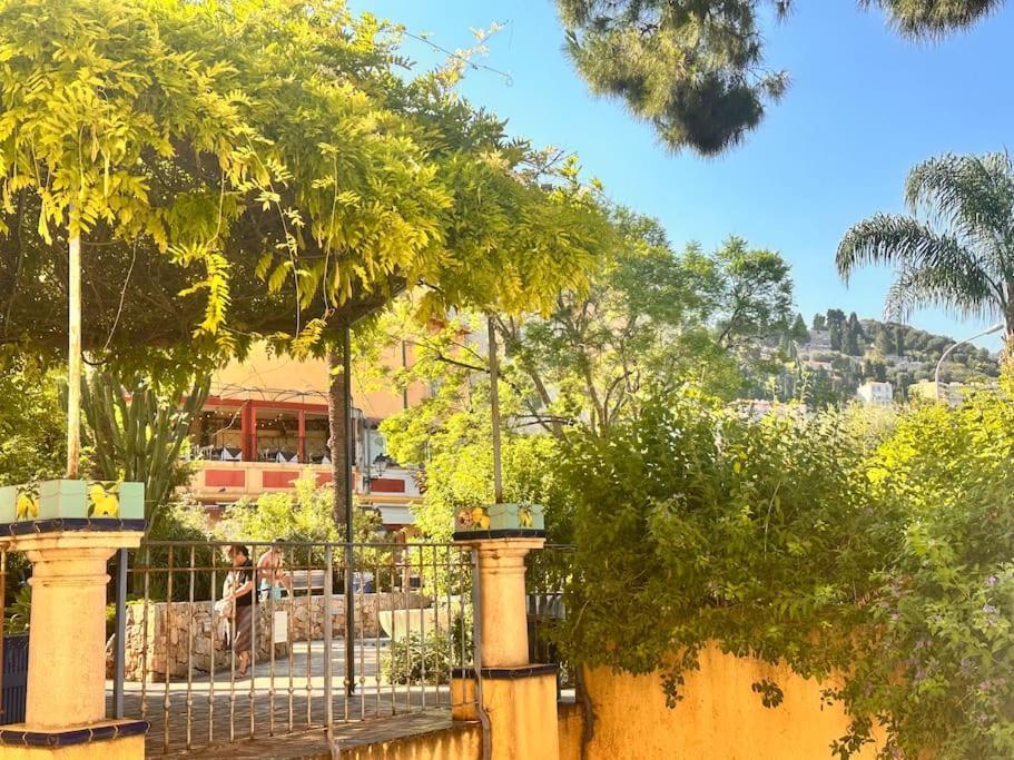 Un Petit Coin Proche De La Mer Menton Exterior photo